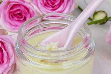 Ricette per la pelle del viso con oli essenziali di incenso e mirra